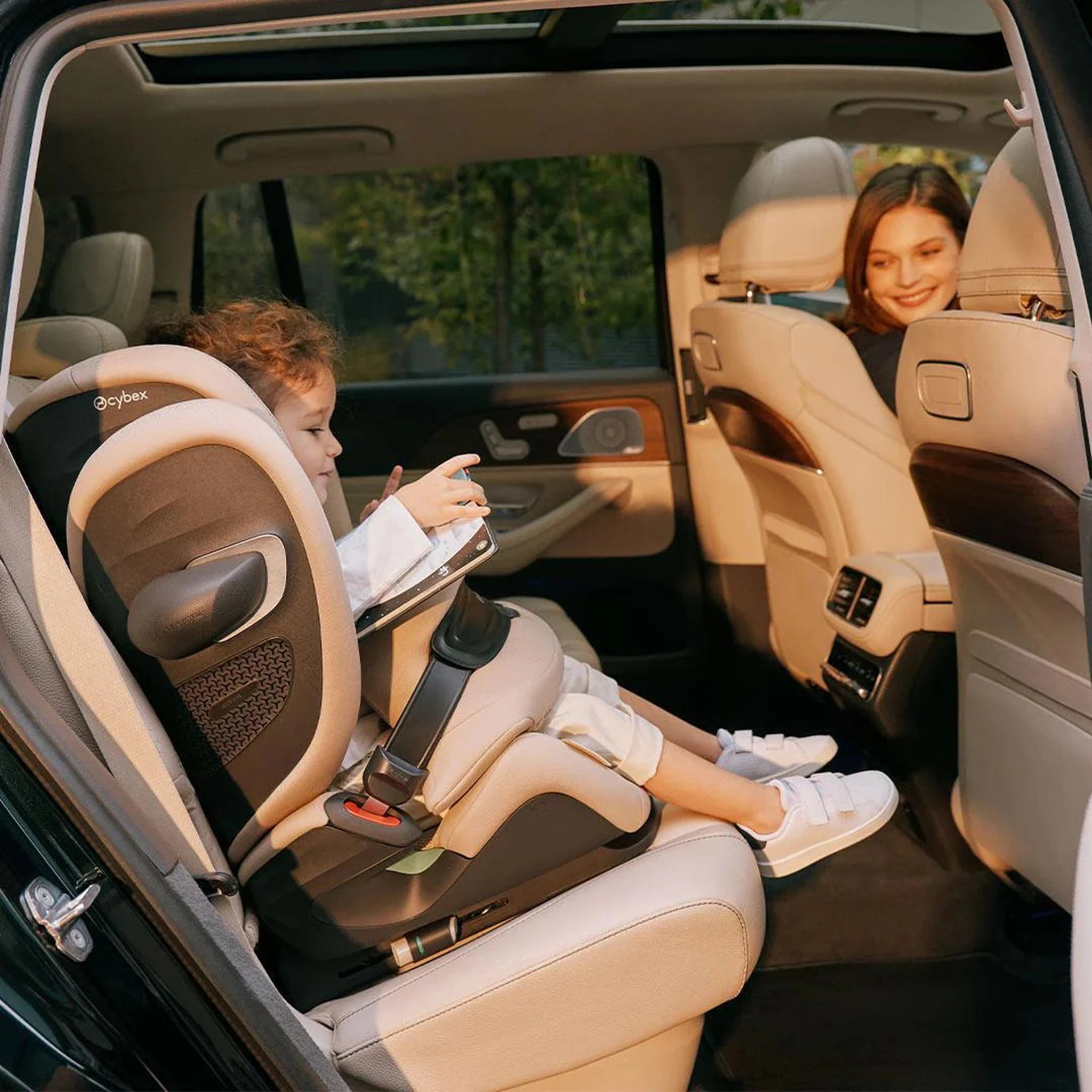 Cybex Pallas G2 Plus i-Size Car Seat Moon Black Cybex Pallas G2 Plus i-Size Car Seat Moon Black
