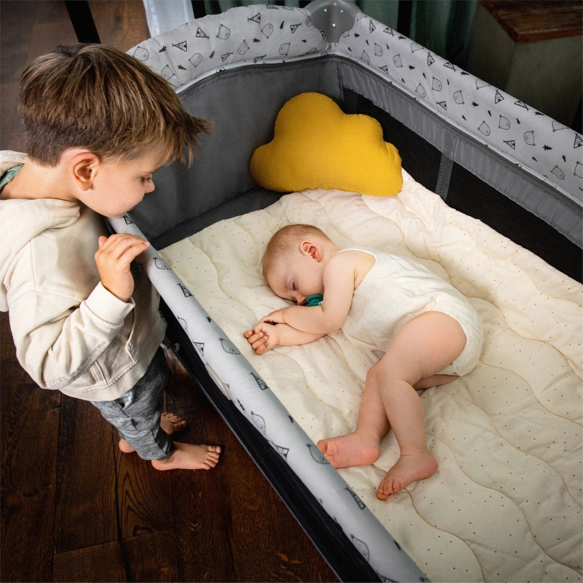 Hauck Sleep N Play Center - Travel Cot & Playpen - Grey Stars