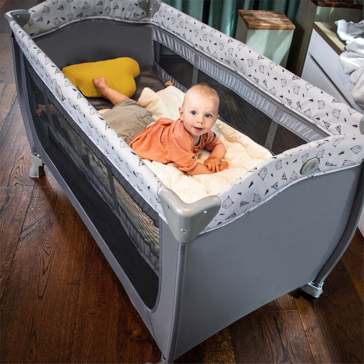 Hauck Sleep N Play Center - Travel Cot & Playpen - Grey Stars